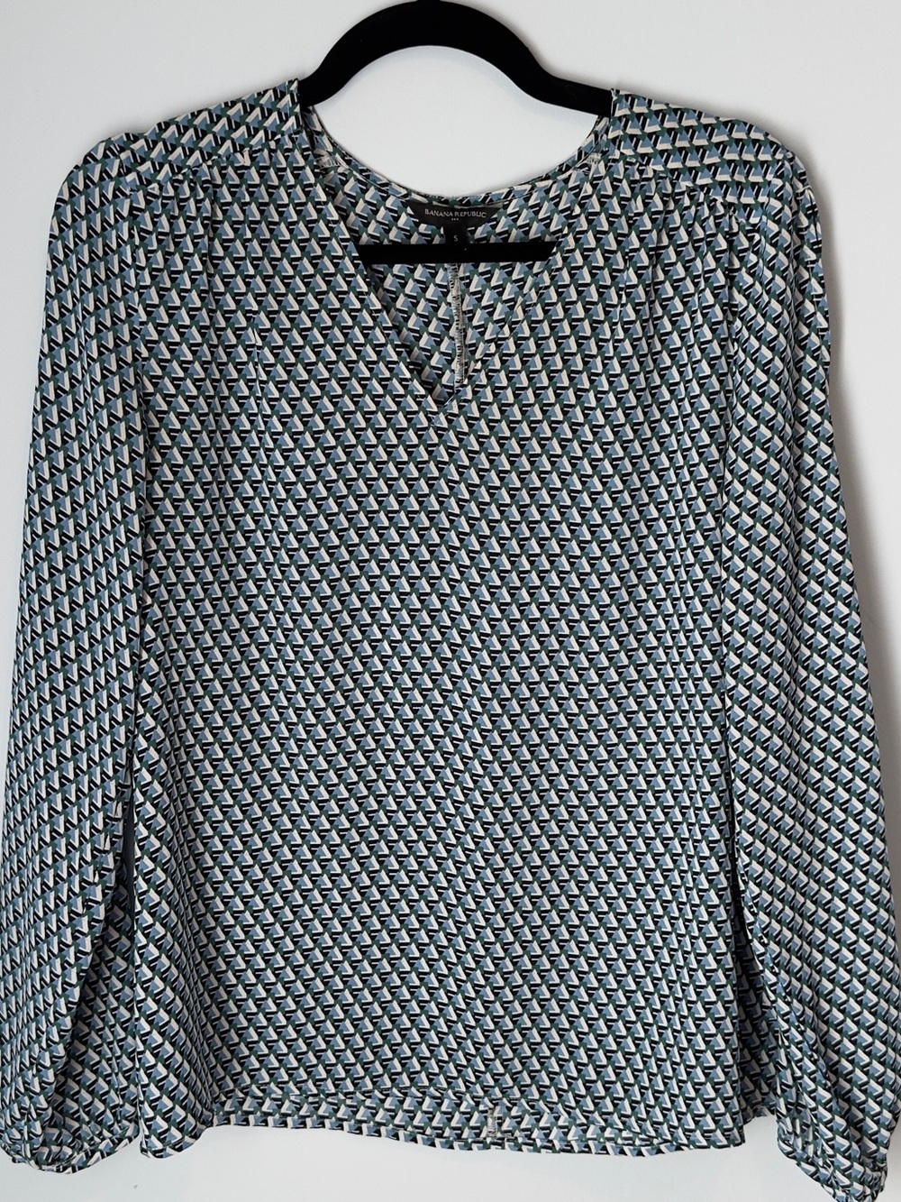 Banana Republic Blue Geometric V-Neck Long Sleeve Blouse Size Small